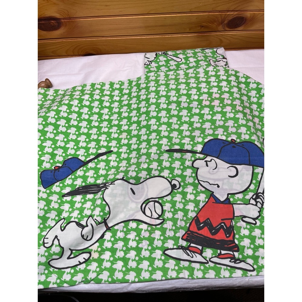 Snoopy flat sheet and 2 pillow cases - Picture 2 of 3